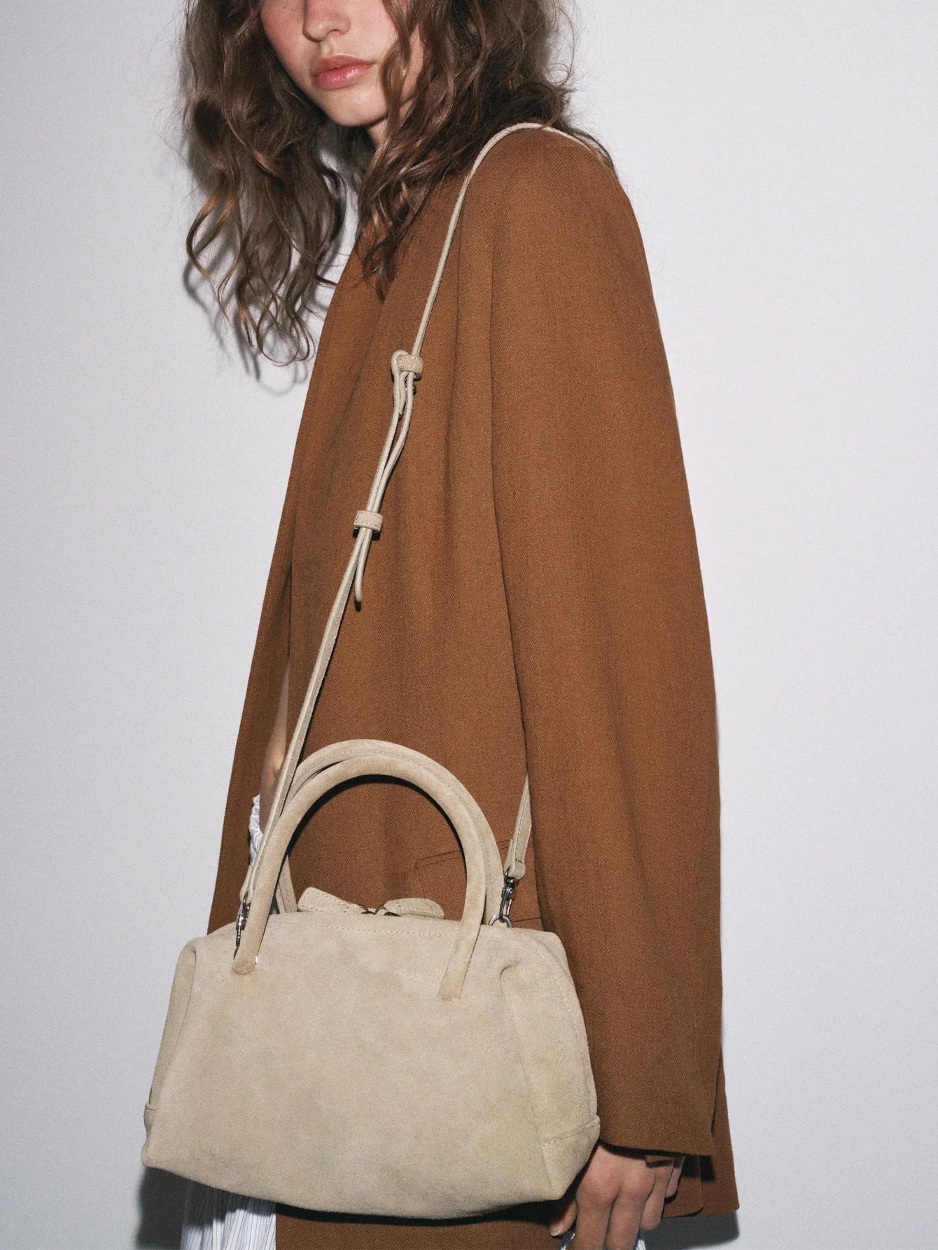 2026 new women's suede handbag, messenger bag, zipper, casual, fashionable, bowling bag